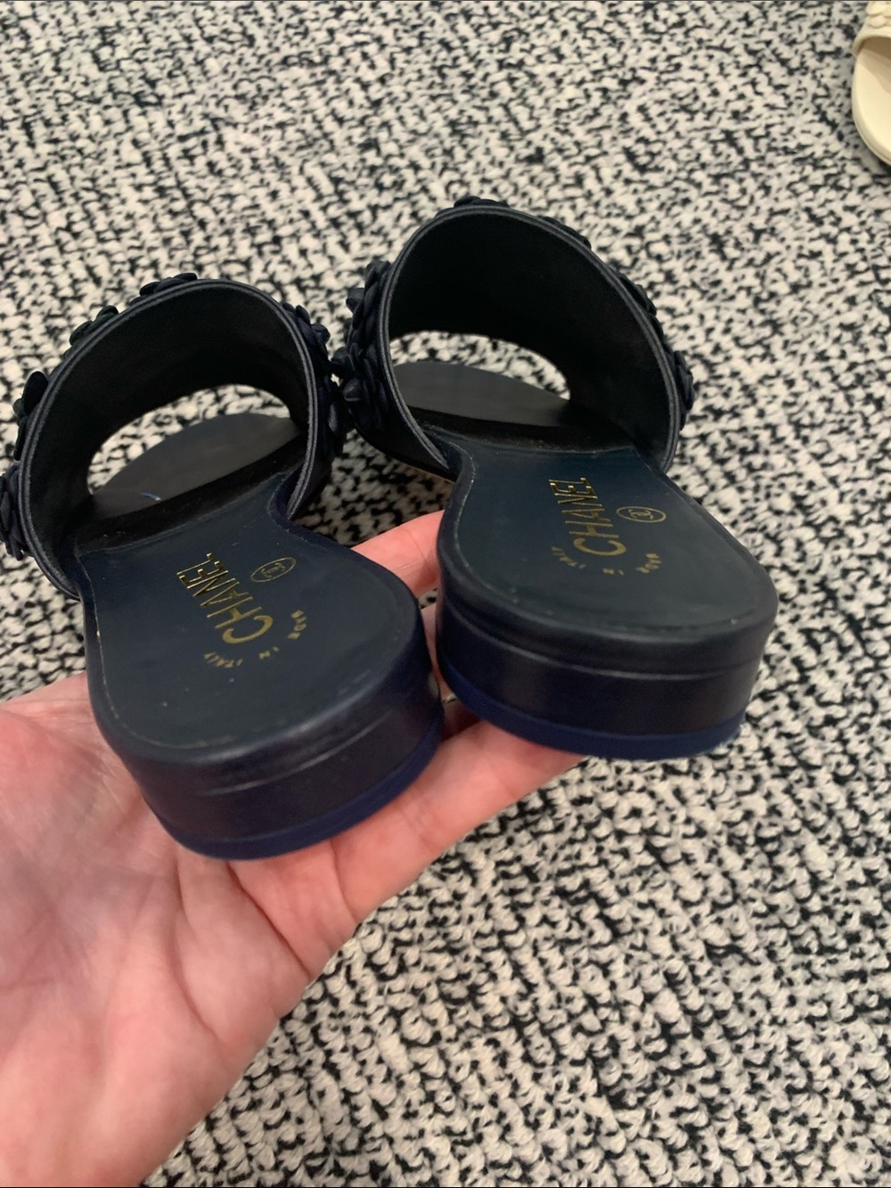 CHANEL Navy Leather Camellia-Embellished Slide Mules with Gold CC size 37 - Picture 5 of 7